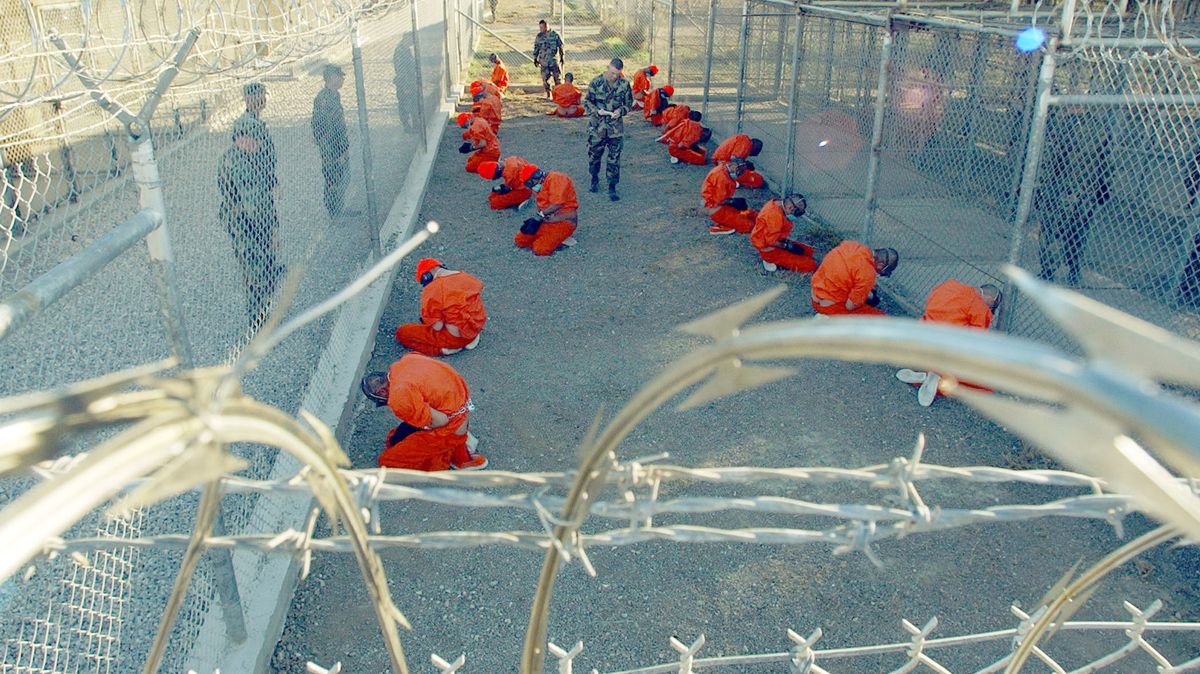 Dvacet let stará fotografie z Guantánama. Ukázala světu gulag naší doby